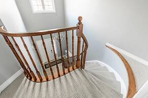 Luxury 3BR 2 5BA Townhome Private HOT TUB GYM BBQ Sauna