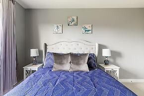 Luxury 3BR 2 5BA Townhome Private HOT TUB GYM BBQ Sauna