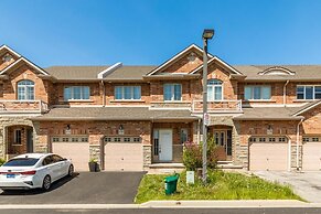 Luxury 3BR 2 5BA Townhome Private HOT TUB GYM BBQ Sauna