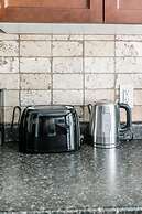 Luxury 3BR 2 5BA Townhome Private HOT TUB GYM BBQ Sauna