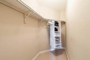 Luxury 3BR 2 5BA Townhome Private HOT TUB GYM BBQ Sauna