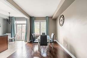 Luxury 3BR 2 5BA Townhome Private HOT TUB GYM BBQ Sauna