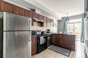 Luxury 3BR 2 5BA Townhome Private HOT TUB GYM BBQ Sauna