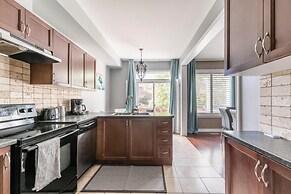 Luxury 3BR 2 5BA Townhome Private HOT TUB GYM BBQ Sauna