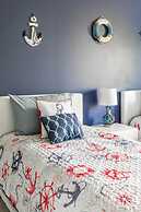 Luxury 3BR 2 5BA Townhome Private HOT TUB GYM BBQ Sauna