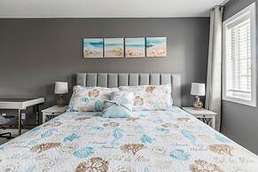 Luxury 3BR 2 5BA Townhome Private HOT TUB GYM BBQ Sauna