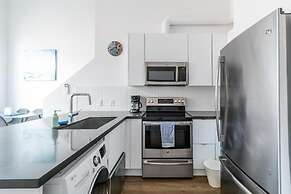 2BR 2 Storey Loft Free Parking Gym
