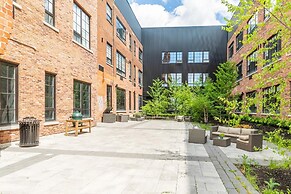 2BR 2 Storey Loft Free Parking Gym