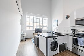 2BR 2 Storey Loft Free Parking Gym