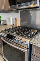 Modern Lakeshore 3BR 3BA TH Free Parking BBQ