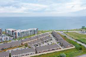 Modern Lakeshore 3BR 3BA TH Free Parking BBQ