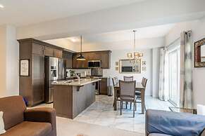 Modern Lakeshore 3BR 3BA TH Free Parking BBQ
