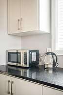 Modern Lakeshore 3BR 3BA TH Free Parking BBQ