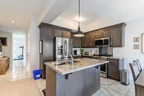 Modern Lakeshore 3BR 3BA TH Free Parking BBQ