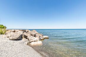 Modern Lakeshore 3BR 3BA TH Free Parking BBQ