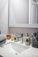 Modern Lakeshore 3BR 3BA TH Free Parking BBQ