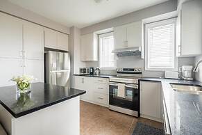 Modern Lakeshore 3BR 3BA TH Free Parking BBQ