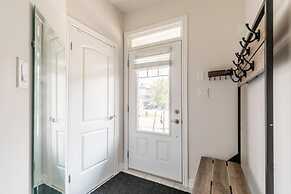 Modern Lakeshore 3BR 3BA TH Free Parking BBQ