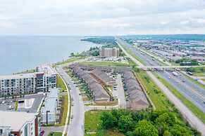 Modern Lakeshore 3BR 3BA TH Free Parking BBQ