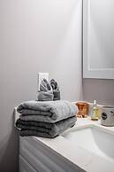 Modern Lakeshore 3BR 3BA TH Free Parking BBQ