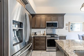 Modern Lakeshore 3BR 3BA TH Free Parking BBQ