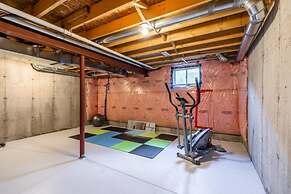 Modern Lakeshore 3BR 3BA TH Free Parking BBQ