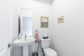 Modern Lakeshore 3BR 3BA TH Free Parking BBQ