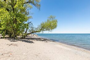 Modern Lakeshore 3BR 3BA TH Free Parking BBQ