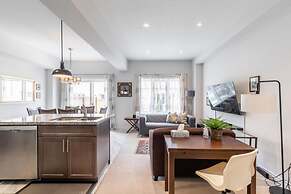 Modern Lakeshore 3BR 3BA TH Free Parking BBQ