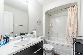 Modern Lakeshore 3BR 3BA TH Free Parking BBQ