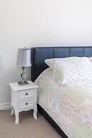 Modern Lakeshore 3BR 3BA TH Free Parking BBQ