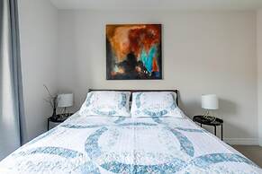 Modern Lakeshore 3BR 3BA TH Free Parking BBQ