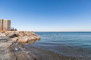 Modern Lakeshore 3BR 3BA TH Free Parking BBQ