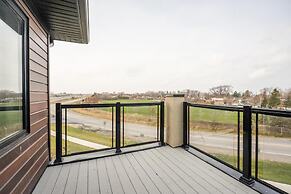 Modern Lakeshore 3BR 3BA TH Free Parking BBQ