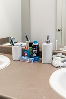 Modern Lakeshore 3BR 3BA TH Free Parking BBQ