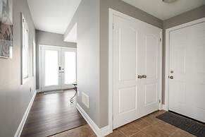 Modern Lakeshore 3BR 3BA TH Free Parking BBQ