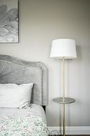 Modern Lakeshore 3BR 3BA TH Free Parking BBQ