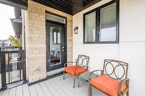 Modern Lakeshore 3BR 3BA TH Free Parking BBQ