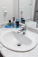 Modern Lakeshore 3BR 3BA TH Free Parking BBQ