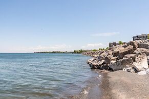 Modern Lakeshore 3BR 3BA TH Free Parking BBQ