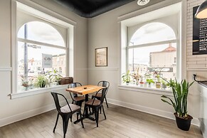 Iconic Rideau 1Bd Unit Balcony Free Parking 1