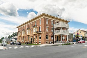 Iconic Rideau 1Bd Unit Balcony Free Parking 1