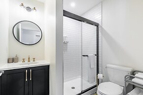 Iconic Rideau 1Bd Unit Balcony Free Parking 1