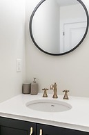 Iconic Rideau 1Bd Unit Balcony Free Parking 1