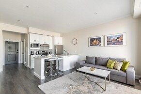 Iconic Rideau 1Bd Unit Balcony Free Parking 1