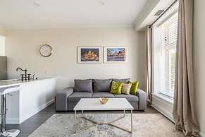 Iconic Rideau 1Bd Unit Balcony Free Parking 1