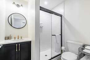 Iconic Rideau 1Bd Unit Balcony Free Parking 1