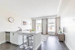 Iconic Rideau 1Bd Unit Balcony Free Parking 1