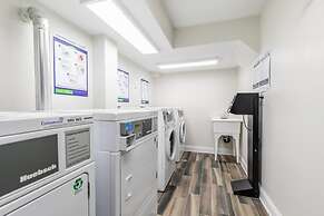 Rideau 2Br Signature Apartment Free Parking