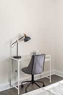 Rideau 2Br Signature Apartment Free Parking